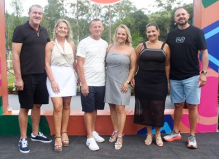 
<a style='margin-left: 5px;' class='btn btn-xs btn-social btn-facebook' href='https://www.facebook.com/sharer/sharer.php?u=https://www.galeramix.com.br/imagem/a158/800-800-90/conteudo/site_galerias/158/jr-seco-294.jpg' rel='popup' data-width='500' data-height='400'><i class='fa fa-facebook'></i>Compartilhar <span class='hidden-xs'>no Facebook</span>
</a> 
<a class='btn btn-default btn-xs' target='_blank' href='imagem/a158/800-800-90/conteudo/site_galerias/158/jr-seco-294.jpg'>
<span class='glyphicon glyphicon-cloud-download'></span> Salvar
</a>
