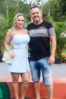 
<a style='margin-left: 5px;' class='btn btn-xs btn-social btn-facebook' href='https://www.facebook.com/sharer/sharer.php?u=https://www.galeramix.com.br/imagem/a158/800-800-90/conteudo/site_galerias/158/jr-seco-297.jpg' rel='popup' data-width='500' data-height='400'><i class='fa fa-facebook'></i>Compartilhar <span class='hidden-xs'>no Facebook</span>
</a> 
<a class='btn btn-default btn-xs' target='_blank' href='imagem/a158/800-800-90/conteudo/site_galerias/158/jr-seco-297.jpg'>
<span class='glyphicon glyphicon-cloud-download'></span> Salvar
</a>
