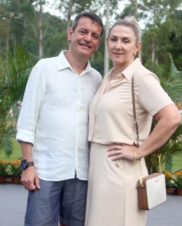 
<a style='margin-left: 5px;' class='btn btn-xs btn-social btn-facebook' href='https://www.facebook.com/sharer/sharer.php?u=https://www.galeramix.com.br/imagem/a158/800-800-90/conteudo/site_galerias/158/jr-seco-300.jpg' rel='popup' data-width='500' data-height='400'><i class='fa fa-facebook'></i>Compartilhar <span class='hidden-xs'>no Facebook</span>
</a> 
<a class='btn btn-default btn-xs' target='_blank' href='imagem/a158/800-800-90/conteudo/site_galerias/158/jr-seco-300.jpg'>
<span class='glyphicon glyphicon-cloud-download'></span> Salvar
</a>
