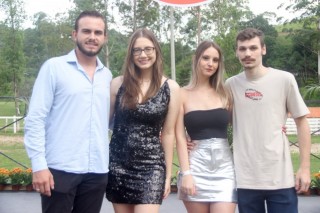 
<a style='margin-left: 5px;' class='btn btn-xs btn-social btn-facebook' href='https://www.facebook.com/sharer/sharer.php?u=https://www.galeramix.com.br/imagem/a158/800-800-90/conteudo/site_galerias/158/jr-seco-309.jpg' rel='popup' data-width='500' data-height='400'><i class='fa fa-facebook'></i>Compartilhar <span class='hidden-xs'>no Facebook</span>
</a> 
<a class='btn btn-default btn-xs' target='_blank' href='imagem/a158/800-800-90/conteudo/site_galerias/158/jr-seco-309.jpg'>
<span class='glyphicon glyphicon-cloud-download'></span> Salvar
</a>
