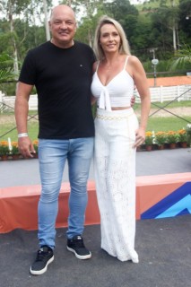 
<a style='margin-left: 5px;' class='btn btn-xs btn-social btn-facebook' href='https://www.facebook.com/sharer/sharer.php?u=https://www.galeramix.com.br/imagem/a158/800-800-90/conteudo/site_galerias/158/jr-seco-312.jpg' rel='popup' data-width='500' data-height='400'><i class='fa fa-facebook'></i>Compartilhar <span class='hidden-xs'>no Facebook</span>
</a> 
<a class='btn btn-default btn-xs' target='_blank' href='imagem/a158/800-800-90/conteudo/site_galerias/158/jr-seco-312.jpg'>
<span class='glyphicon glyphicon-cloud-download'></span> Salvar
</a>
