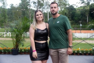 
<a style='margin-left: 5px;' class='btn btn-xs btn-social btn-facebook' href='https://www.facebook.com/sharer/sharer.php?u=https://www.galeramix.com.br/imagem/a158/800-800-90/conteudo/site_galerias/158/jr-seco-316.jpg' rel='popup' data-width='500' data-height='400'><i class='fa fa-facebook'></i>Compartilhar <span class='hidden-xs'>no Facebook</span>
</a> 
<a class='btn btn-default btn-xs' target='_blank' href='imagem/a158/800-800-90/conteudo/site_galerias/158/jr-seco-316.jpg'>
<span class='glyphicon glyphicon-cloud-download'></span> Salvar
</a>
