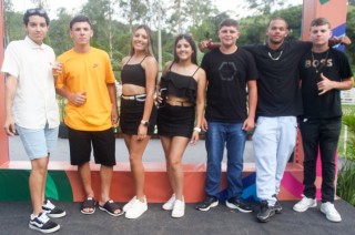 
<a style='margin-left: 5px;' class='btn btn-xs btn-social btn-facebook' href='https://www.facebook.com/sharer/sharer.php?u=https://www.galeramix.com.br/imagem/a158/800-800-90/conteudo/site_galerias/158/jr-seco-320.jpg' rel='popup' data-width='500' data-height='400'><i class='fa fa-facebook'></i>Compartilhar <span class='hidden-xs'>no Facebook</span>
</a> 
<a class='btn btn-default btn-xs' target='_blank' href='imagem/a158/800-800-90/conteudo/site_galerias/158/jr-seco-320.jpg'>
<span class='glyphicon glyphicon-cloud-download'></span> Salvar
</a>
