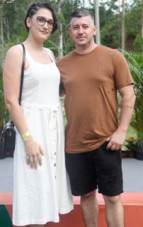 
<a style='margin-left: 5px;' class='btn btn-xs btn-social btn-facebook' href='https://www.facebook.com/sharer/sharer.php?u=https://www.galeramix.com.br/imagem/a158/800-800-90/conteudo/site_galerias/158/jr-seco-328.jpg' rel='popup' data-width='500' data-height='400'><i class='fa fa-facebook'></i>Compartilhar <span class='hidden-xs'>no Facebook</span>
</a> 
<a class='btn btn-default btn-xs' target='_blank' href='imagem/a158/800-800-90/conteudo/site_galerias/158/jr-seco-328.jpg'>
<span class='glyphicon glyphicon-cloud-download'></span> Salvar
</a>
