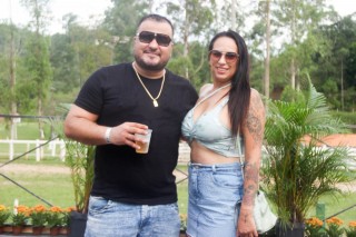 
<a style='margin-left: 5px;' class='btn btn-xs btn-social btn-facebook' href='https://www.facebook.com/sharer/sharer.php?u=https://www.galeramix.com.br/imagem/a158/800-800-90/conteudo/site_galerias/158/jr-seco-331.jpg' rel='popup' data-width='500' data-height='400'><i class='fa fa-facebook'></i>Compartilhar <span class='hidden-xs'>no Facebook</span>
</a> 
<a class='btn btn-default btn-xs' target='_blank' href='imagem/a158/800-800-90/conteudo/site_galerias/158/jr-seco-331.jpg'>
<span class='glyphicon glyphicon-cloud-download'></span> Salvar
</a>
