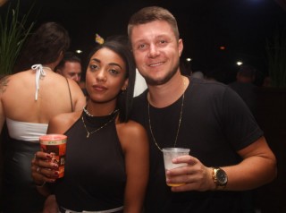 
<a style='margin-left: 5px;' class='btn btn-xs btn-social btn-facebook' href='https://www.facebook.com/sharer/sharer.php?u=https://www.galeramix.com.br/imagem/a158/800-800-90/conteudo/site_galerias/158/jr-seco-364.jpg' rel='popup' data-width='500' data-height='400'><i class='fa fa-facebook'></i>Compartilhar <span class='hidden-xs'>no Facebook</span>
</a> 
<a class='btn btn-default btn-xs' target='_blank' href='imagem/a158/800-800-90/conteudo/site_galerias/158/jr-seco-364.jpg'>
<span class='glyphicon glyphicon-cloud-download'></span> Salvar
</a>
