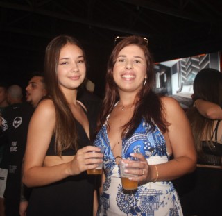 
<a style='margin-left: 5px;' class='btn btn-xs btn-social btn-facebook' href='https://www.facebook.com/sharer/sharer.php?u=https://www.galeramix.com.br/imagem/a158/800-800-90/conteudo/site_galerias/158/jr-seco-366.jpg' rel='popup' data-width='500' data-height='400'><i class='fa fa-facebook'></i>Compartilhar <span class='hidden-xs'>no Facebook</span>
</a> 
<a class='btn btn-default btn-xs' target='_blank' href='imagem/a158/800-800-90/conteudo/site_galerias/158/jr-seco-366.jpg'>
<span class='glyphicon glyphicon-cloud-download'></span> Salvar
</a>
