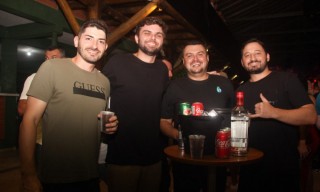 
<a style='margin-left: 5px;' class='btn btn-xs btn-social btn-facebook' href='https://www.facebook.com/sharer/sharer.php?u=https://www.galeramix.com.br/imagem/a158/800-800-90/conteudo/site_galerias/158/jr-seco-371.jpg' rel='popup' data-width='500' data-height='400'><i class='fa fa-facebook'></i>Compartilhar <span class='hidden-xs'>no Facebook</span>
</a> 
<a class='btn btn-default btn-xs' target='_blank' href='imagem/a158/800-800-90/conteudo/site_galerias/158/jr-seco-371.jpg'>
<span class='glyphicon glyphicon-cloud-download'></span> Salvar
</a>
