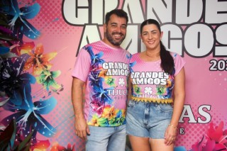 
                            <a style='margin-left: 5px;' class='btn btn-xs btn-social btn-facebook' href='https://www.facebook.com/sharer/sharer.php?u=https://www.galeramix.com.br/imagem/a159/800-800-90/conteudo/site_galerias/159/grandes-amigos-tijucas-clube-10.jpg' rel='popup' data-width='500' data-height='400'><i class='fa fa-facebook'></i>Compartilhar <span class='hidden-xs'>no Facebook</span>
                        </a> 
                        <a class='btn btn-default btn-xs' target='_blank' href='imagem/a159/800-800-90/conteudo/site_galerias/159/grandes-amigos-tijucas-clube-10.jpg'>
                            <span class='glyphicon glyphicon-cloud-download'></span> Salvar
                        </a>
                        