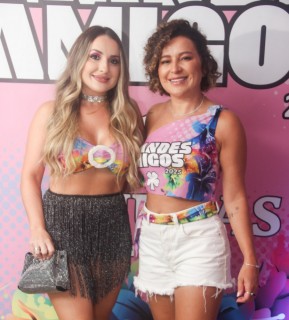 
<a style='margin-left: 5px;' class='btn btn-xs btn-social btn-facebook' href='https://www.facebook.com/sharer/sharer.php?u=https://www.galeramix.com.br/imagem/a159/800-800-90/conteudo/site_galerias/159/grandes-amigos-tijucas-clube-112.jpg' rel='popup' data-width='500' data-height='400'><i class='fa fa-facebook'></i>Compartilhar <span class='hidden-xs'>no Facebook</span>
</a> 
<a class='btn btn-default btn-xs' target='_blank' href='imagem/a159/800-800-90/conteudo/site_galerias/159/grandes-amigos-tijucas-clube-112.jpg'>
<span class='glyphicon glyphicon-cloud-download'></span> Salvar
</a>
