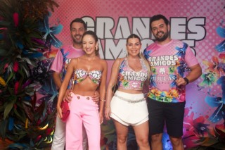 
<a style='margin-left: 5px;' class='btn btn-xs btn-social btn-facebook' href='https://www.facebook.com/sharer/sharer.php?u=https://www.galeramix.com.br/imagem/a159/800-800-90/conteudo/site_galerias/159/grandes-amigos-tijucas-clube-116.jpg' rel='popup' data-width='500' data-height='400'><i class='fa fa-facebook'></i>Compartilhar <span class='hidden-xs'>no Facebook</span>
</a> 
<a class='btn btn-default btn-xs' target='_blank' href='imagem/a159/800-800-90/conteudo/site_galerias/159/grandes-amigos-tijucas-clube-116.jpg'>
<span class='glyphicon glyphicon-cloud-download'></span> Salvar
</a>
