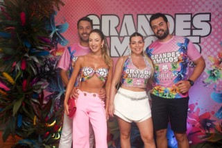 
<a style='margin-left: 5px;' class='btn btn-xs btn-social btn-facebook' href='https://www.facebook.com/sharer/sharer.php?u=https://www.galeramix.com.br/imagem/a159/800-800-90/conteudo/site_galerias/159/grandes-amigos-tijucas-clube-117.jpg' rel='popup' data-width='500' data-height='400'><i class='fa fa-facebook'></i>Compartilhar <span class='hidden-xs'>no Facebook</span>
</a> 
<a class='btn btn-default btn-xs' target='_blank' href='imagem/a159/800-800-90/conteudo/site_galerias/159/grandes-amigos-tijucas-clube-117.jpg'>
<span class='glyphicon glyphicon-cloud-download'></span> Salvar
</a>
