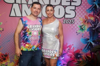 
<a style='margin-left: 5px;' class='btn btn-xs btn-social btn-facebook' href='https://www.facebook.com/sharer/sharer.php?u=https://www.galeramix.com.br/imagem/a159/800-800-90/conteudo/site_galerias/159/grandes-amigos-tijucas-clube-126.jpg' rel='popup' data-width='500' data-height='400'><i class='fa fa-facebook'></i>Compartilhar <span class='hidden-xs'>no Facebook</span>
</a> 
<a class='btn btn-default btn-xs' target='_blank' href='imagem/a159/800-800-90/conteudo/site_galerias/159/grandes-amigos-tijucas-clube-126.jpg'>
<span class='glyphicon glyphicon-cloud-download'></span> Salvar
</a>
