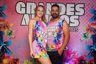 
<a style='margin-left: 5px;' class='btn btn-xs btn-social btn-facebook' href='https://www.facebook.com/sharer/sharer.php?u=https://www.galeramix.com.br/imagem/a159/800-800-90/conteudo/site_galerias/159/grandes-amigos-tijucas-clube-128.jpg' rel='popup' data-width='500' data-height='400'><i class='fa fa-facebook'></i>Compartilhar <span class='hidden-xs'>no Facebook</span>
</a> 
<a class='btn btn-default btn-xs' target='_blank' href='imagem/a159/800-800-90/conteudo/site_galerias/159/grandes-amigos-tijucas-clube-128.jpg'>
<span class='glyphicon glyphicon-cloud-download'></span> Salvar
</a>
