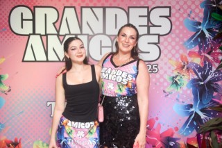 
<a style='margin-left: 5px;' class='btn btn-xs btn-social btn-facebook' href='https://www.facebook.com/sharer/sharer.php?u=https://www.galeramix.com.br/imagem/a159/800-800-90/conteudo/site_galerias/159/grandes-amigos-tijucas-clube-13.jpg' rel='popup' data-width='500' data-height='400'><i class='fa fa-facebook'></i>Compartilhar <span class='hidden-xs'>no Facebook</span>
</a> 
<a class='btn btn-default btn-xs' target='_blank' href='imagem/a159/800-800-90/conteudo/site_galerias/159/grandes-amigos-tijucas-clube-13.jpg'>
<span class='glyphicon glyphicon-cloud-download'></span> Salvar
</a>
