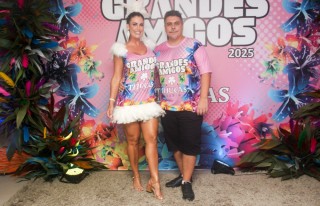 
<a style='margin-left: 5px;' class='btn btn-xs btn-social btn-facebook' href='https://www.facebook.com/sharer/sharer.php?u=https://www.galeramix.com.br/imagem/a159/800-800-90/conteudo/site_galerias/159/grandes-amigos-tijucas-clube-137.jpg' rel='popup' data-width='500' data-height='400'><i class='fa fa-facebook'></i>Compartilhar <span class='hidden-xs'>no Facebook</span>
</a> 
<a class='btn btn-default btn-xs' target='_blank' href='imagem/a159/800-800-90/conteudo/site_galerias/159/grandes-amigos-tijucas-clube-137.jpg'>
<span class='glyphicon glyphicon-cloud-download'></span> Salvar
</a>
