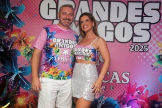 
<a style='margin-left: 5px;' class='btn btn-xs btn-social btn-facebook' href='https://www.facebook.com/sharer/sharer.php?u=https://www.galeramix.com.br/imagem/a159/800-800-90/conteudo/site_galerias/159/grandes-amigos-tijucas-clube-138.jpg' rel='popup' data-width='500' data-height='400'><i class='fa fa-facebook'></i>Compartilhar <span class='hidden-xs'>no Facebook</span>
</a> 
<a class='btn btn-default btn-xs' target='_blank' href='imagem/a159/800-800-90/conteudo/site_galerias/159/grandes-amigos-tijucas-clube-138.jpg'>
<span class='glyphicon glyphicon-cloud-download'></span> Salvar
</a>
