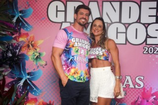 
<a style='margin-left: 5px;' class='btn btn-xs btn-social btn-facebook' href='https://www.facebook.com/sharer/sharer.php?u=https://www.galeramix.com.br/imagem/a159/800-800-90/conteudo/site_galerias/159/grandes-amigos-tijucas-clube-140.jpg' rel='popup' data-width='500' data-height='400'><i class='fa fa-facebook'></i>Compartilhar <span class='hidden-xs'>no Facebook</span>
</a> 
<a class='btn btn-default btn-xs' target='_blank' href='imagem/a159/800-800-90/conteudo/site_galerias/159/grandes-amigos-tijucas-clube-140.jpg'>
<span class='glyphicon glyphicon-cloud-download'></span> Salvar
</a>
