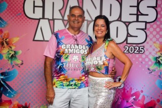 
<a style='margin-left: 5px;' class='btn btn-xs btn-social btn-facebook' href='https://www.facebook.com/sharer/sharer.php?u=https://www.galeramix.com.br/imagem/a159/800-800-90/conteudo/site_galerias/159/grandes-amigos-tijucas-clube-142.jpg' rel='popup' data-width='500' data-height='400'><i class='fa fa-facebook'></i>Compartilhar <span class='hidden-xs'>no Facebook</span>
</a> 
<a class='btn btn-default btn-xs' target='_blank' href='imagem/a159/800-800-90/conteudo/site_galerias/159/grandes-amigos-tijucas-clube-142.jpg'>
<span class='glyphicon glyphicon-cloud-download'></span> Salvar
</a>
