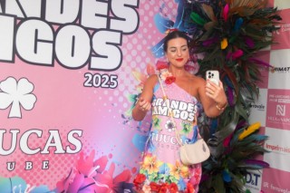 
<a style='margin-left: 5px;' class='btn btn-xs btn-social btn-facebook' href='https://www.facebook.com/sharer/sharer.php?u=https://www.galeramix.com.br/imagem/a159/800-800-90/conteudo/site_galerias/159/grandes-amigos-tijucas-clube-153.jpg' rel='popup' data-width='500' data-height='400'><i class='fa fa-facebook'></i>Compartilhar <span class='hidden-xs'>no Facebook</span>
</a> 
<a class='btn btn-default btn-xs' target='_blank' href='imagem/a159/800-800-90/conteudo/site_galerias/159/grandes-amigos-tijucas-clube-153.jpg'>
<span class='glyphicon glyphicon-cloud-download'></span> Salvar
</a>
