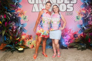 
<a style='margin-left: 5px;' class='btn btn-xs btn-social btn-facebook' href='https://www.facebook.com/sharer/sharer.php?u=https://www.galeramix.com.br/imagem/a159/800-800-90/conteudo/site_galerias/159/grandes-amigos-tijucas-clube-179.jpg' rel='popup' data-width='500' data-height='400'><i class='fa fa-facebook'></i>Compartilhar <span class='hidden-xs'>no Facebook</span>
</a> 
<a class='btn btn-default btn-xs' target='_blank' href='imagem/a159/800-800-90/conteudo/site_galerias/159/grandes-amigos-tijucas-clube-179.jpg'>
<span class='glyphicon glyphicon-cloud-download'></span> Salvar
</a>
