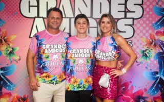 
<a style='margin-left: 5px;' class='btn btn-xs btn-social btn-facebook' href='https://www.facebook.com/sharer/sharer.php?u=https://www.galeramix.com.br/imagem/a159/800-800-90/conteudo/site_galerias/159/grandes-amigos-tijucas-clube-22.jpg' rel='popup' data-width='500' data-height='400'><i class='fa fa-facebook'></i>Compartilhar <span class='hidden-xs'>no Facebook</span>
</a> 
<a class='btn btn-default btn-xs' target='_blank' href='imagem/a159/800-800-90/conteudo/site_galerias/159/grandes-amigos-tijucas-clube-22.jpg'>
<span class='glyphicon glyphicon-cloud-download'></span> Salvar
</a>
