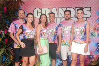 
<a style='margin-left: 5px;' class='btn btn-xs btn-social btn-facebook' href='https://www.facebook.com/sharer/sharer.php?u=https://www.galeramix.com.br/imagem/a159/800-800-90/conteudo/site_galerias/159/grandes-amigos-tijucas-clube-24.jpg' rel='popup' data-width='500' data-height='400'><i class='fa fa-facebook'></i>Compartilhar <span class='hidden-xs'>no Facebook</span>
</a> 
<a class='btn btn-default btn-xs' target='_blank' href='imagem/a159/800-800-90/conteudo/site_galerias/159/grandes-amigos-tijucas-clube-24.jpg'>
<span class='glyphicon glyphicon-cloud-download'></span> Salvar
</a>
