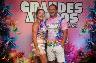 
<a style='margin-left: 5px;' class='btn btn-xs btn-social btn-facebook' href='https://www.facebook.com/sharer/sharer.php?u=https://www.galeramix.com.br/imagem/a159/800-800-90/conteudo/site_galerias/159/grandes-amigos-tijucas-clube-26.jpg' rel='popup' data-width='500' data-height='400'><i class='fa fa-facebook'></i>Compartilhar <span class='hidden-xs'>no Facebook</span>
</a> 
<a class='btn btn-default btn-xs' target='_blank' href='imagem/a159/800-800-90/conteudo/site_galerias/159/grandes-amigos-tijucas-clube-26.jpg'>
<span class='glyphicon glyphicon-cloud-download'></span> Salvar
</a>
