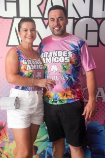 
<a style='margin-left: 5px;' class='btn btn-xs btn-social btn-facebook' href='https://www.facebook.com/sharer/sharer.php?u=https://www.galeramix.com.br/imagem/a159/800-800-90/conteudo/site_galerias/159/grandes-amigos-tijucas-clube-29.jpg' rel='popup' data-width='500' data-height='400'><i class='fa fa-facebook'></i>Compartilhar <span class='hidden-xs'>no Facebook</span>
</a> 
<a class='btn btn-default btn-xs' target='_blank' href='imagem/a159/800-800-90/conteudo/site_galerias/159/grandes-amigos-tijucas-clube-29.jpg'>
<span class='glyphicon glyphicon-cloud-download'></span> Salvar
</a>
