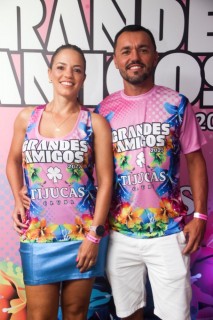 
<a style='margin-left: 5px;' class='btn btn-xs btn-social btn-facebook' href='https://www.facebook.com/sharer/sharer.php?u=https://www.galeramix.com.br/imagem/a159/800-800-90/conteudo/site_galerias/159/grandes-amigos-tijucas-clube-30.jpg' rel='popup' data-width='500' data-height='400'><i class='fa fa-facebook'></i>Compartilhar <span class='hidden-xs'>no Facebook</span>
</a> 
<a class='btn btn-default btn-xs' target='_blank' href='imagem/a159/800-800-90/conteudo/site_galerias/159/grandes-amigos-tijucas-clube-30.jpg'>
<span class='glyphicon glyphicon-cloud-download'></span> Salvar
</a>
