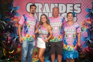 
<a style='margin-left: 5px;' class='btn btn-xs btn-social btn-facebook' href='https://www.facebook.com/sharer/sharer.php?u=https://www.galeramix.com.br/imagem/a159/800-800-90/conteudo/site_galerias/159/grandes-amigos-tijucas-clube-38.jpg' rel='popup' data-width='500' data-height='400'><i class='fa fa-facebook'></i>Compartilhar <span class='hidden-xs'>no Facebook</span>
</a> 
<a class='btn btn-default btn-xs' target='_blank' href='imagem/a159/800-800-90/conteudo/site_galerias/159/grandes-amigos-tijucas-clube-38.jpg'>
<span class='glyphicon glyphicon-cloud-download'></span> Salvar
</a>
