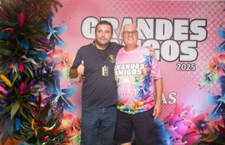 
<a style='margin-left: 5px;' class='btn btn-xs btn-social btn-facebook' href='https://www.facebook.com/sharer/sharer.php?u=https://www.galeramix.com.br/imagem/a159/800-800-90/conteudo/site_galerias/159/grandes-amigos-tijucas-clube-42.jpg' rel='popup' data-width='500' data-height='400'><i class='fa fa-facebook'></i>Compartilhar <span class='hidden-xs'>no Facebook</span>
</a> 
<a class='btn btn-default btn-xs' target='_blank' href='imagem/a159/800-800-90/conteudo/site_galerias/159/grandes-amigos-tijucas-clube-42.jpg'>
<span class='glyphicon glyphicon-cloud-download'></span> Salvar
</a>
