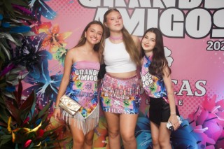 
<a style='margin-left: 5px;' class='btn btn-xs btn-social btn-facebook' href='https://www.facebook.com/sharer/sharer.php?u=https://www.galeramix.com.br/imagem/a159/800-800-90/conteudo/site_galerias/159/grandes-amigos-tijucas-clube-43.jpg' rel='popup' data-width='500' data-height='400'><i class='fa fa-facebook'></i>Compartilhar <span class='hidden-xs'>no Facebook</span>
</a> 
<a class='btn btn-default btn-xs' target='_blank' href='imagem/a159/800-800-90/conteudo/site_galerias/159/grandes-amigos-tijucas-clube-43.jpg'>
<span class='glyphicon glyphicon-cloud-download'></span> Salvar
</a>
