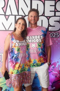 
<a style='margin-left: 5px;' class='btn btn-xs btn-social btn-facebook' href='https://www.facebook.com/sharer/sharer.php?u=https://www.galeramix.com.br/imagem/a159/800-800-90/conteudo/site_galerias/159/grandes-amigos-tijucas-clube-44.jpg' rel='popup' data-width='500' data-height='400'><i class='fa fa-facebook'></i>Compartilhar <span class='hidden-xs'>no Facebook</span>
</a> 
<a class='btn btn-default btn-xs' target='_blank' href='imagem/a159/800-800-90/conteudo/site_galerias/159/grandes-amigos-tijucas-clube-44.jpg'>
<span class='glyphicon glyphicon-cloud-download'></span> Salvar
</a>
