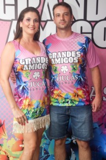 
<a style='margin-left: 5px;' class='btn btn-xs btn-social btn-facebook' href='https://www.facebook.com/sharer/sharer.php?u=https://www.galeramix.com.br/imagem/a159/800-800-90/conteudo/site_galerias/159/grandes-amigos-tijucas-clube-45.jpg' rel='popup' data-width='500' data-height='400'><i class='fa fa-facebook'></i>Compartilhar <span class='hidden-xs'>no Facebook</span>
</a> 
<a class='btn btn-default btn-xs' target='_blank' href='imagem/a159/800-800-90/conteudo/site_galerias/159/grandes-amigos-tijucas-clube-45.jpg'>
<span class='glyphicon glyphicon-cloud-download'></span> Salvar
</a>
