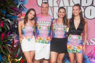 
<a style='margin-left: 5px;' class='btn btn-xs btn-social btn-facebook' href='https://www.facebook.com/sharer/sharer.php?u=https://www.galeramix.com.br/imagem/a159/800-800-90/conteudo/site_galerias/159/grandes-amigos-tijucas-clube-47.jpg' rel='popup' data-width='500' data-height='400'><i class='fa fa-facebook'></i>Compartilhar <span class='hidden-xs'>no Facebook</span>
</a> 
<a class='btn btn-default btn-xs' target='_blank' href='imagem/a159/800-800-90/conteudo/site_galerias/159/grandes-amigos-tijucas-clube-47.jpg'>
<span class='glyphicon glyphicon-cloud-download'></span> Salvar
</a>
