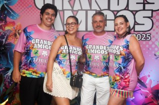 
<a style='margin-left: 5px;' class='btn btn-xs btn-social btn-facebook' href='https://www.facebook.com/sharer/sharer.php?u=https://www.galeramix.com.br/imagem/a159/800-800-90/conteudo/site_galerias/159/grandes-amigos-tijucas-clube-51.jpg' rel='popup' data-width='500' data-height='400'><i class='fa fa-facebook'></i>Compartilhar <span class='hidden-xs'>no Facebook</span>
</a> 
<a class='btn btn-default btn-xs' target='_blank' href='imagem/a159/800-800-90/conteudo/site_galerias/159/grandes-amigos-tijucas-clube-51.jpg'>
<span class='glyphicon glyphicon-cloud-download'></span> Salvar
</a>
