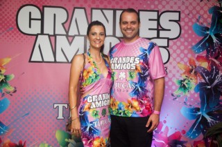 
<a style='margin-left: 5px;' class='btn btn-xs btn-social btn-facebook' href='https://www.facebook.com/sharer/sharer.php?u=https://www.galeramix.com.br/imagem/a159/800-800-90/conteudo/site_galerias/159/grandes-amigos-tijucas-clube-55.jpg' rel='popup' data-width='500' data-height='400'><i class='fa fa-facebook'></i>Compartilhar <span class='hidden-xs'>no Facebook</span>
</a> 
<a class='btn btn-default btn-xs' target='_blank' href='imagem/a159/800-800-90/conteudo/site_galerias/159/grandes-amigos-tijucas-clube-55.jpg'>
<span class='glyphicon glyphicon-cloud-download'></span> Salvar
</a>
