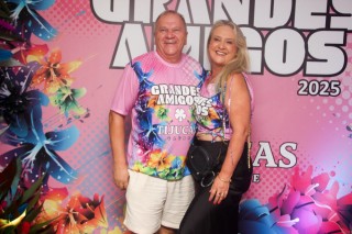 
<a style='margin-left: 5px;' class='btn btn-xs btn-social btn-facebook' href='https://www.facebook.com/sharer/sharer.php?u=https://www.galeramix.com.br/imagem/a159/800-800-90/conteudo/site_galerias/159/grandes-amigos-tijucas-clube-77.jpg' rel='popup' data-width='500' data-height='400'><i class='fa fa-facebook'></i>Compartilhar <span class='hidden-xs'>no Facebook</span>
</a> 
<a class='btn btn-default btn-xs' target='_blank' href='imagem/a159/800-800-90/conteudo/site_galerias/159/grandes-amigos-tijucas-clube-77.jpg'>
<span class='glyphicon glyphicon-cloud-download'></span> Salvar
</a>
