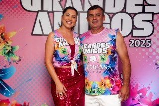 
<a style='margin-left: 5px;' class='btn btn-xs btn-social btn-facebook' href='https://www.facebook.com/sharer/sharer.php?u=https://www.galeramix.com.br/imagem/a159/800-800-90/conteudo/site_galerias/159/grandes-amigos-tijucas-clube-82.jpg' rel='popup' data-width='500' data-height='400'><i class='fa fa-facebook'></i>Compartilhar <span class='hidden-xs'>no Facebook</span>
</a> 
<a class='btn btn-default btn-xs' target='_blank' href='imagem/a159/800-800-90/conteudo/site_galerias/159/grandes-amigos-tijucas-clube-82.jpg'>
<span class='glyphicon glyphicon-cloud-download'></span> Salvar
</a>
