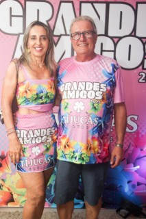 
<a style='margin-left: 5px;' class='btn btn-xs btn-social btn-facebook' href='https://www.facebook.com/sharer/sharer.php?u=https://www.galeramix.com.br/imagem/a159/800-800-90/conteudo/site_galerias/159/grandes-amigos-tijucas-clube-95.jpg' rel='popup' data-width='500' data-height='400'><i class='fa fa-facebook'></i>Compartilhar <span class='hidden-xs'>no Facebook</span>
</a> 
<a class='btn btn-default btn-xs' target='_blank' href='imagem/a159/800-800-90/conteudo/site_galerias/159/grandes-amigos-tijucas-clube-95.jpg'>
<span class='glyphicon glyphicon-cloud-download'></span> Salvar
</a>
