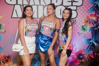 
<a style='margin-left: 5px;' class='btn btn-xs btn-social btn-facebook' href='https://www.facebook.com/sharer/sharer.php?u=https://www.galeramix.com.br/imagem/a159/800-800-90/conteudo/site_galerias/159/grandes-amigos-tijucas-clube-97.jpg' rel='popup' data-width='500' data-height='400'><i class='fa fa-facebook'></i>Compartilhar <span class='hidden-xs'>no Facebook</span>
</a> 
<a class='btn btn-default btn-xs' target='_blank' href='imagem/a159/800-800-90/conteudo/site_galerias/159/grandes-amigos-tijucas-clube-97.jpg'>
<span class='glyphicon glyphicon-cloud-download'></span> Salvar
</a>
