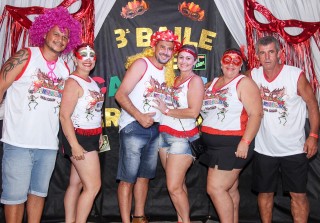 
<a style='margin-left: 5px;' class='btn btn-xs btn-social btn-facebook' href='https://www.facebook.com/sharer/sharer.php?u=https://www.galeramix.com.br/imagem/a16/800-800-90/conteudo/site_galerias/16/img1652.jpg' rel='popup' data-width='500' data-height='400'><i class='fa fa-facebook'></i>Compartilhar <span class='hidden-xs'>no Facebook</span>
</a> 
<a class='btn btn-default btn-xs' target='_blank' href='imagem/a16/800-800-90/conteudo/site_galerias/16/img1652.jpg'>
<span class='glyphicon glyphicon-cloud-download'></span> Salvar
</a>
