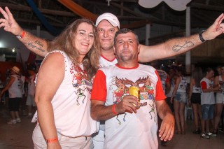 
<a style='margin-left: 5px;' class='btn btn-xs btn-social btn-facebook' href='https://www.facebook.com/sharer/sharer.php?u=https://www.galeramix.com.br/imagem/a16/800-800-90/conteudo/site_galerias/16/img1706.jpg' rel='popup' data-width='500' data-height='400'><i class='fa fa-facebook'></i>Compartilhar <span class='hidden-xs'>no Facebook</span>
</a> 
<a class='btn btn-default btn-xs' target='_blank' href='imagem/a16/800-800-90/conteudo/site_galerias/16/img1706.jpg'>
<span class='glyphicon glyphicon-cloud-download'></span> Salvar
</a>
