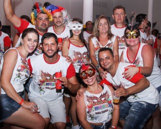 
<a style='margin-left: 5px;' class='btn btn-xs btn-social btn-facebook' href='https://www.facebook.com/sharer/sharer.php?u=https://www.galeramix.com.br/imagem/a16/800-800-90/conteudo/site_galerias/16/img1715.jpg' rel='popup' data-width='500' data-height='400'><i class='fa fa-facebook'></i>Compartilhar <span class='hidden-xs'>no Facebook</span>
</a> 
<a class='btn btn-default btn-xs' target='_blank' href='imagem/a16/800-800-90/conteudo/site_galerias/16/img1715.jpg'>
<span class='glyphicon glyphicon-cloud-download'></span> Salvar
</a>
