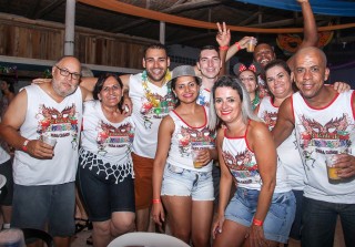 
<a style='margin-left: 5px;' class='btn btn-xs btn-social btn-facebook' href='https://www.facebook.com/sharer/sharer.php?u=https://www.galeramix.com.br/imagem/a16/800-800-90/conteudo/site_galerias/16/img1727.jpg' rel='popup' data-width='500' data-height='400'><i class='fa fa-facebook'></i>Compartilhar <span class='hidden-xs'>no Facebook</span>
</a> 
<a class='btn btn-default btn-xs' target='_blank' href='imagem/a16/800-800-90/conteudo/site_galerias/16/img1727.jpg'>
<span class='glyphicon glyphicon-cloud-download'></span> Salvar
</a>
