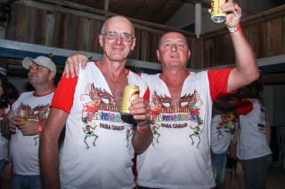 
<a style='margin-left: 5px;' class='btn btn-xs btn-social btn-facebook' href='https://www.facebook.com/sharer/sharer.php?u=https://www.galeramix.com.br/imagem/a16/800-800-90/conteudo/site_galerias/16/img1729.jpg' rel='popup' data-width='500' data-height='400'><i class='fa fa-facebook'></i>Compartilhar <span class='hidden-xs'>no Facebook</span>
</a> 
<a class='btn btn-default btn-xs' target='_blank' href='imagem/a16/800-800-90/conteudo/site_galerias/16/img1729.jpg'>
<span class='glyphicon glyphicon-cloud-download'></span> Salvar
</a>
