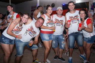 
<a style='margin-left: 5px;' class='btn btn-xs btn-social btn-facebook' href='https://www.facebook.com/sharer/sharer.php?u=https://www.galeramix.com.br/imagem/a16/800-800-90/conteudo/site_galerias/16/img1733.jpg' rel='popup' data-width='500' data-height='400'><i class='fa fa-facebook'></i>Compartilhar <span class='hidden-xs'>no Facebook</span>
</a> 
<a class='btn btn-default btn-xs' target='_blank' href='imagem/a16/800-800-90/conteudo/site_galerias/16/img1733.jpg'>
<span class='glyphicon glyphicon-cloud-download'></span> Salvar
</a>
