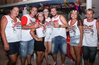 
<a style='margin-left: 5px;' class='btn btn-xs btn-social btn-facebook' href='https://www.facebook.com/sharer/sharer.php?u=https://www.galeramix.com.br/imagem/a16/800-800-90/conteudo/site_galerias/16/img1738.jpg' rel='popup' data-width='500' data-height='400'><i class='fa fa-facebook'></i>Compartilhar <span class='hidden-xs'>no Facebook</span>
</a> 
<a class='btn btn-default btn-xs' target='_blank' href='imagem/a16/800-800-90/conteudo/site_galerias/16/img1738.jpg'>
<span class='glyphicon glyphicon-cloud-download'></span> Salvar
</a>
