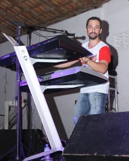 
<a style='margin-left: 5px;' class='btn btn-xs btn-social btn-facebook' href='https://www.facebook.com/sharer/sharer.php?u=https://www.galeramix.com.br/imagem/a16/800-800-90/conteudo/site_galerias/16/img1772.jpg' rel='popup' data-width='500' data-height='400'><i class='fa fa-facebook'></i>Compartilhar <span class='hidden-xs'>no Facebook</span>
</a> 
<a class='btn btn-default btn-xs' target='_blank' href='imagem/a16/800-800-90/conteudo/site_galerias/16/img1772.jpg'>
<span class='glyphicon glyphicon-cloud-download'></span> Salvar
</a>
